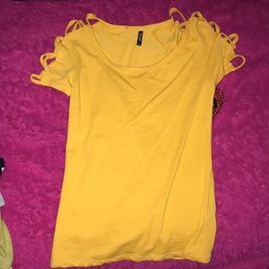 Yellow laced sleeves shirt